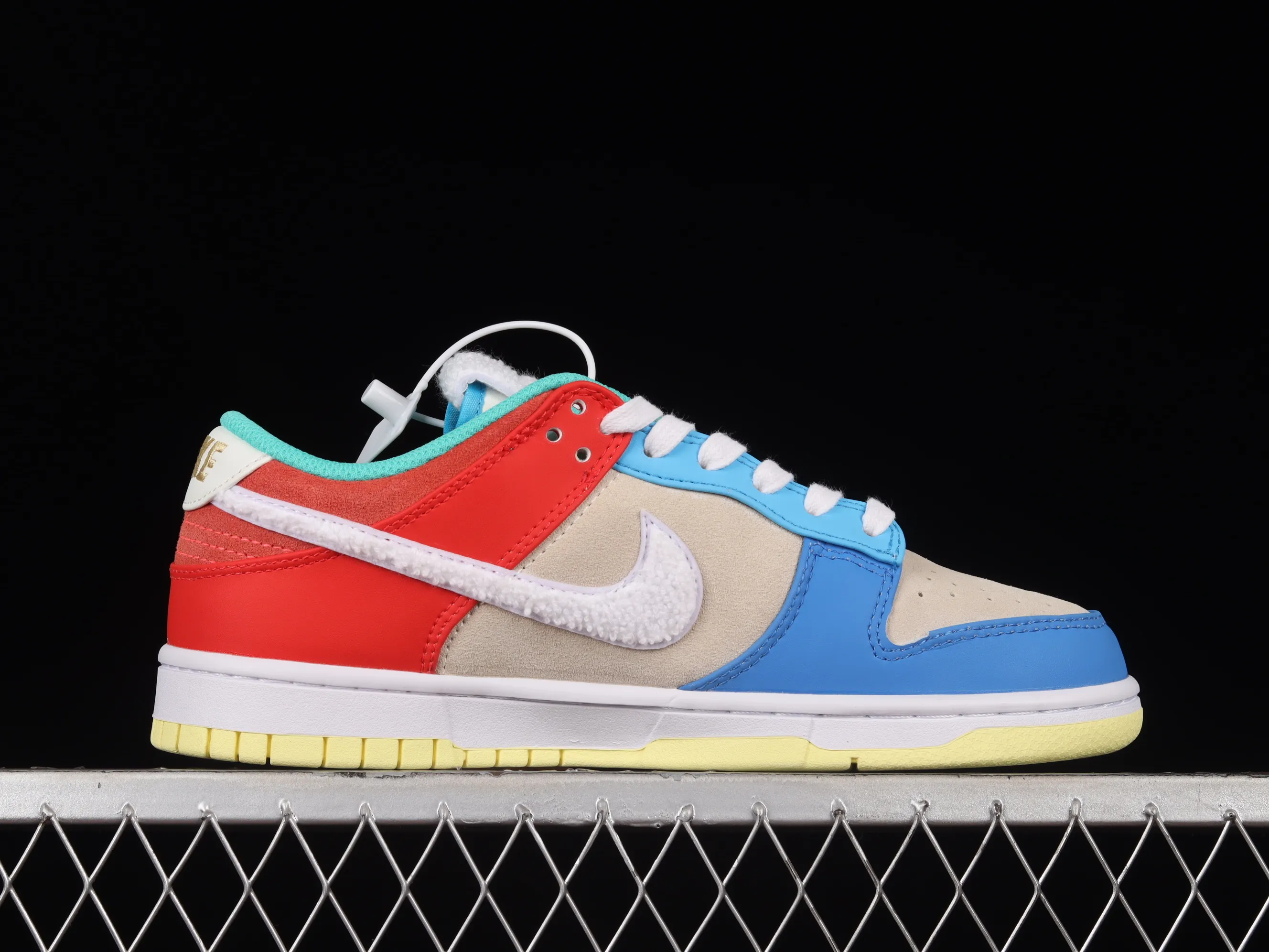 All Categories Nk SB Dunk Series Nk SB Dunk Low Low-top sneakers Cost-effective version Nk Dunk Low "Year of the Rabbit" Jingtu Year of the Rabbit limited edition SB low-top sports and leisure sneakers FD4203-111